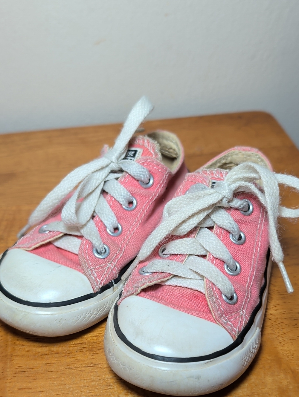 Converse Toddler Chucks Pink White Sneakers Low-Top Skater Grunge Unisex Size 7